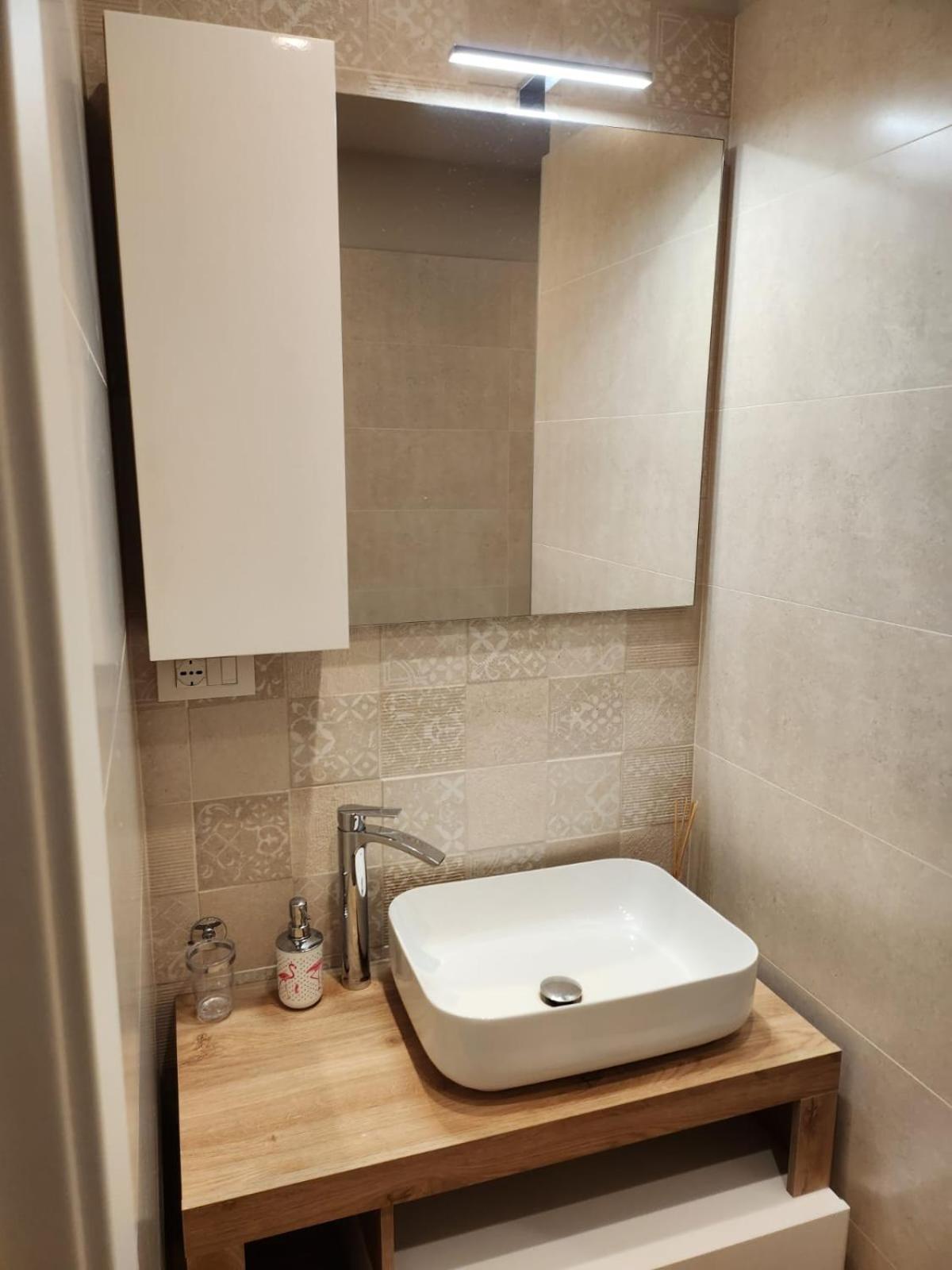 Berry Rooms Cagliari Bagian luar foto