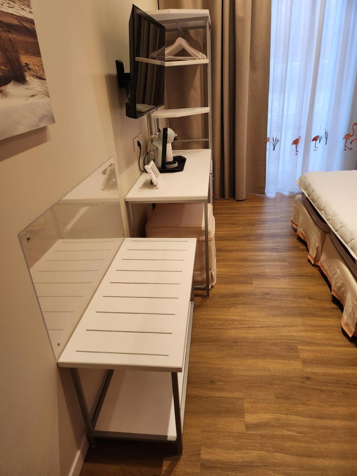 Berry Rooms Cagliari Bagian luar foto